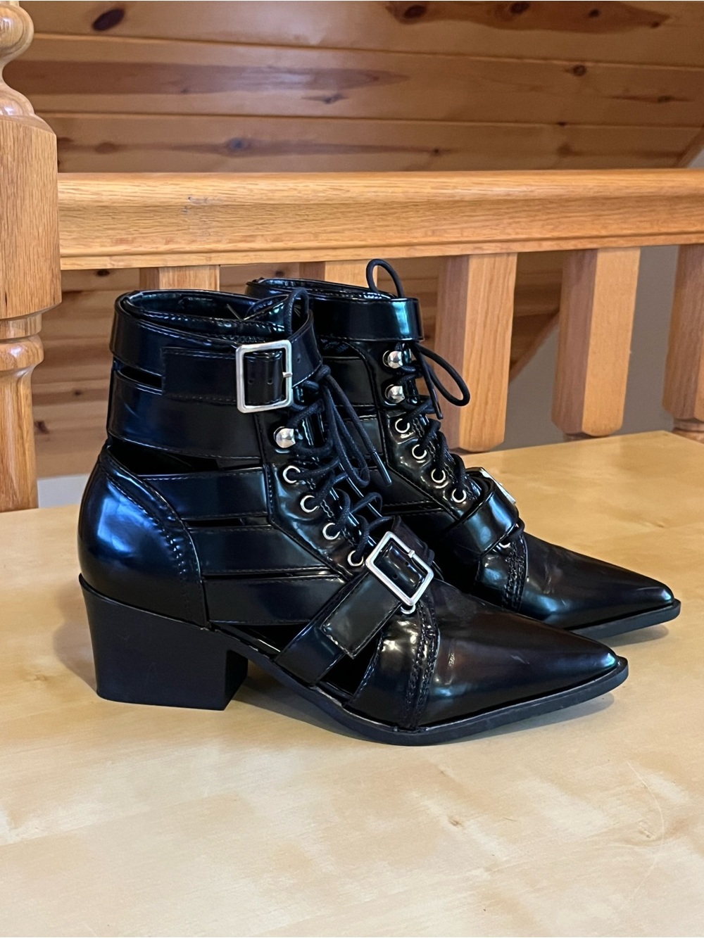 Forever 21 Women's Black Faux Patent Leather Lace Up Buckle Ankle Boots Size 7